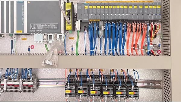 <i style='color:red'>出口控制柜</i>廠家選擇考量因素有哪些？