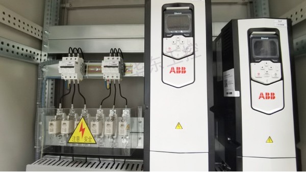 變頻控制柜具有哪些優(yōu)勢(shì)解決客戶痛點(diǎn)？